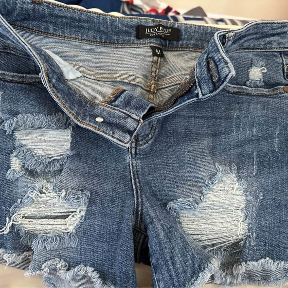 Judy Blue, Size M, distressed shorts
